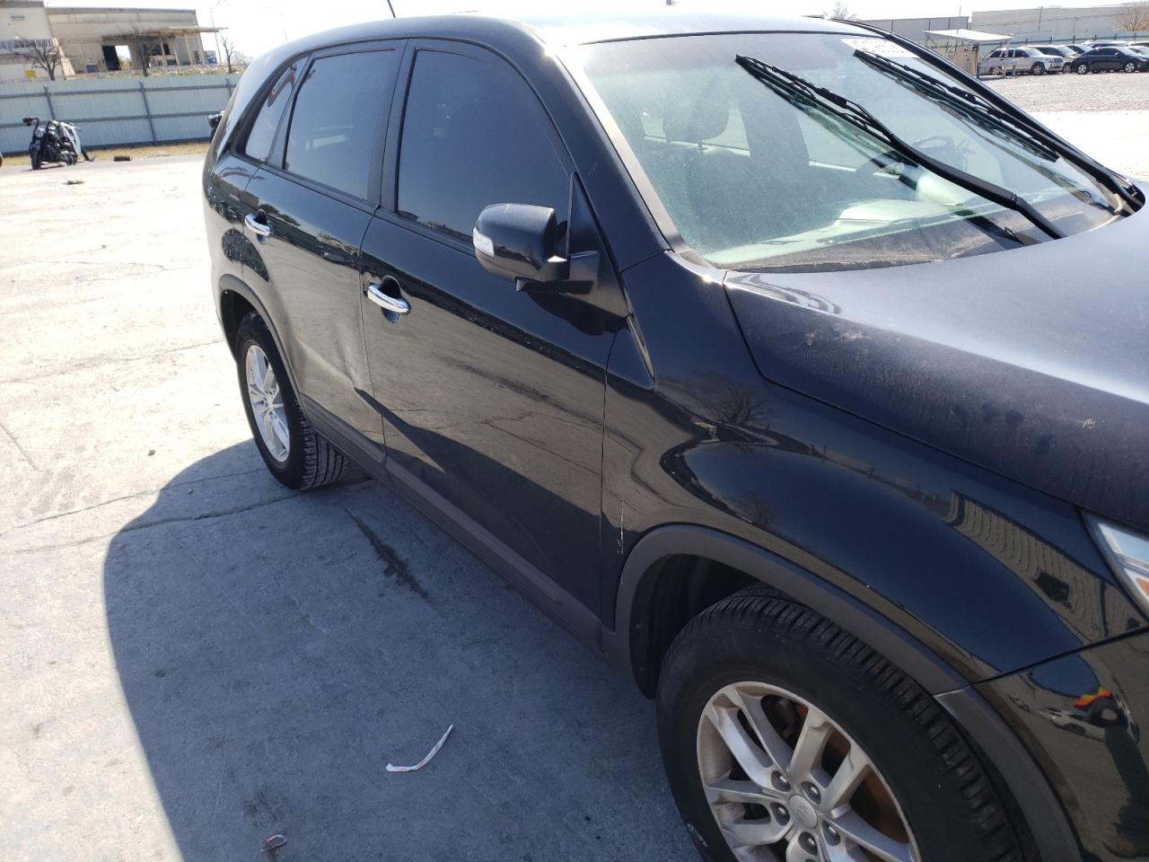 Photo 9 from auction – 2014 KIA SORENTO LX with VIN 5XYKT3A64EG477472