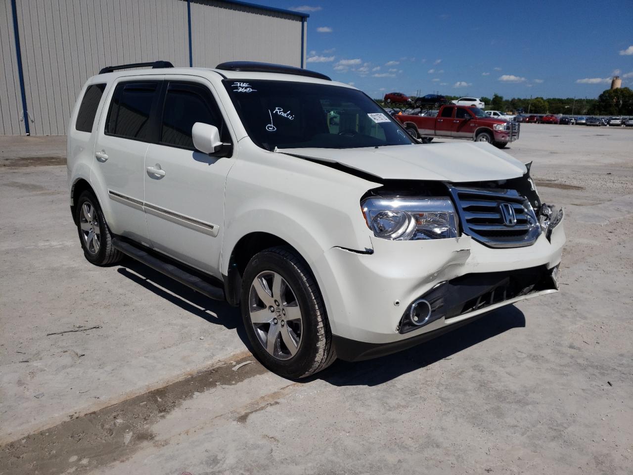 HONDA PILOT TOUR 2015 with VIN 5FNYF3H94FB008313 - Photo from auction
