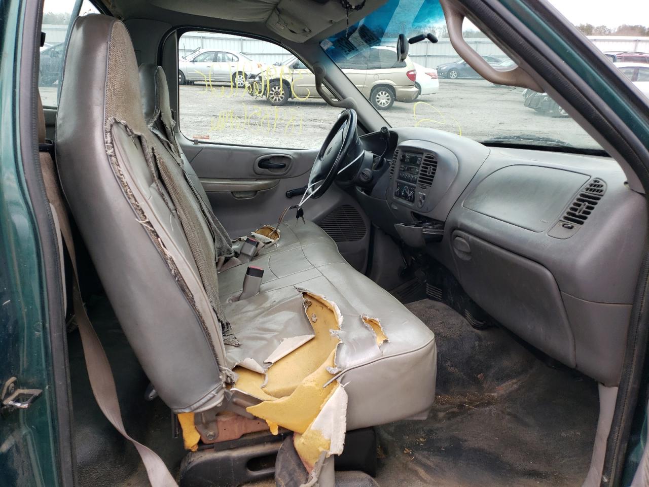 Photo 5 from auction – 2000 FORD F150 with VIN 1FTRF17L9YNA87729