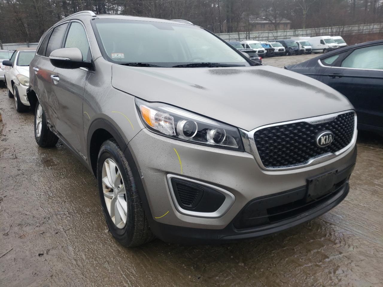 KIA SORENTO LX 2017 with VIN 5XYPGDA58HG337355 - Photo from auction