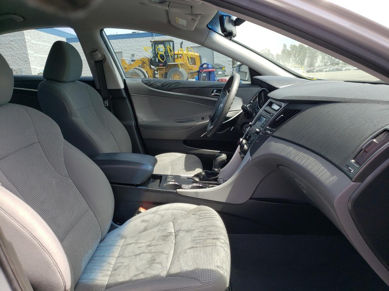 Photo 5 from auction – 2014 HYUNDAI SONATA GLS with VIN 5NPEB4AC5EH834307