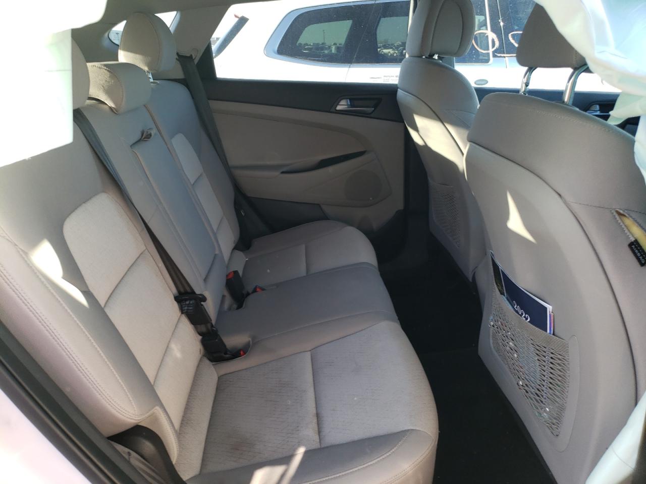 Photo 6 from auction – 2016 HYUNDAI TUCSON SE with VIN KM8J23A45GU110932