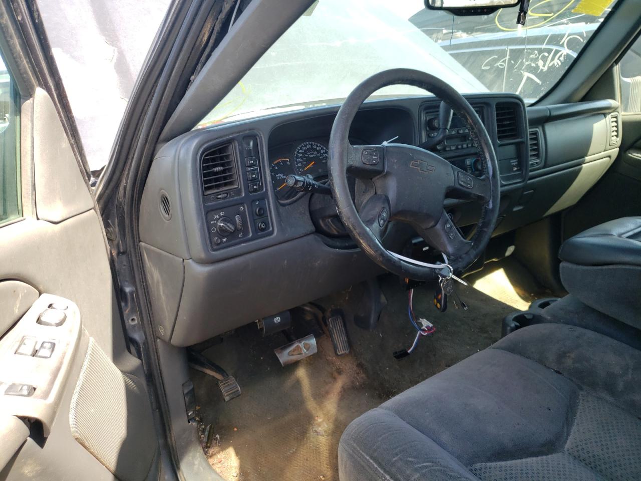 Photo 9 from auction – 2004 CHEVROLET SILVERADO with VIN 1GCHK29154E169587