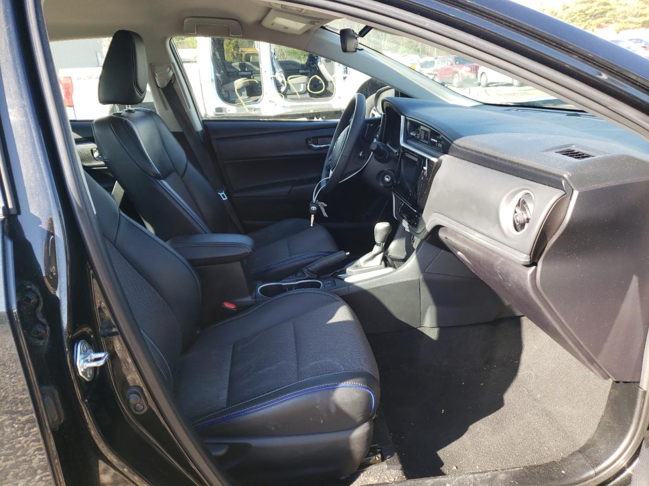 Photo 5 from auction – 2017 TOYOTA COROLLA L with VIN 2T1BURHE5HC828502