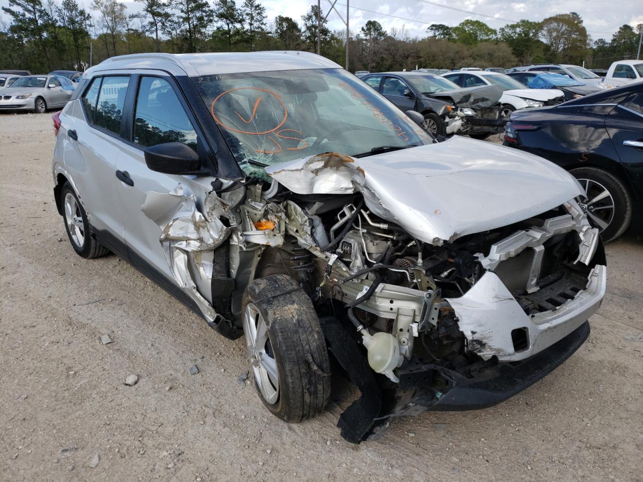 NISSAN KICKS S 2019 with VIN 3N1CP5CU2KL545601 - Photo from auction