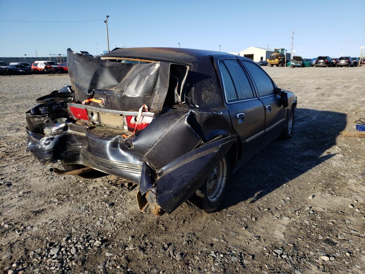 Photo 4 from auction – 2002 MERCURY GRAND MARQ with VIN 2MEFM75W62X665122
