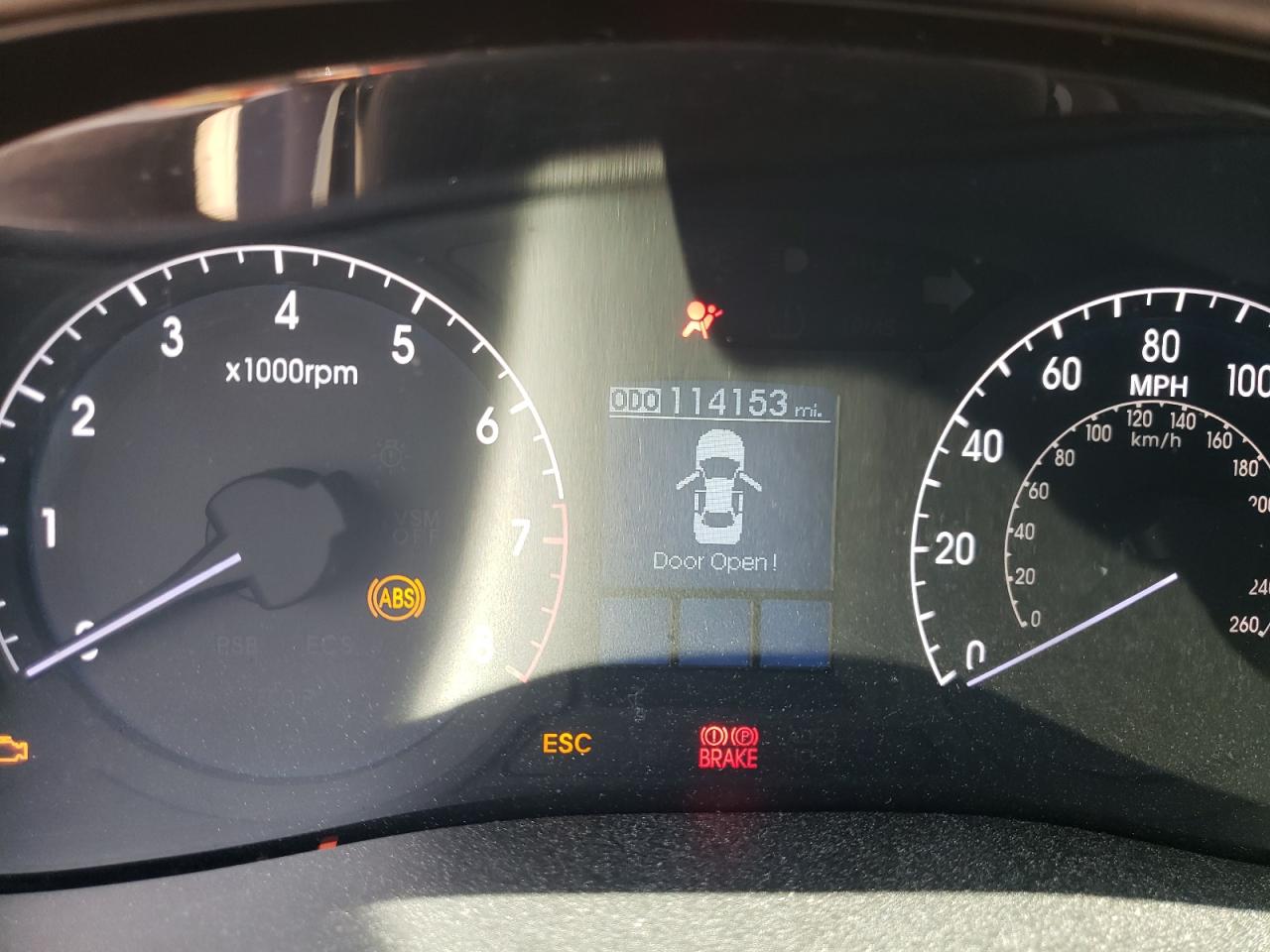 Photo 8 from auction – 2012 HYUNDAI GENESIS 3. with VIN KMHGC4DD6CU184685
