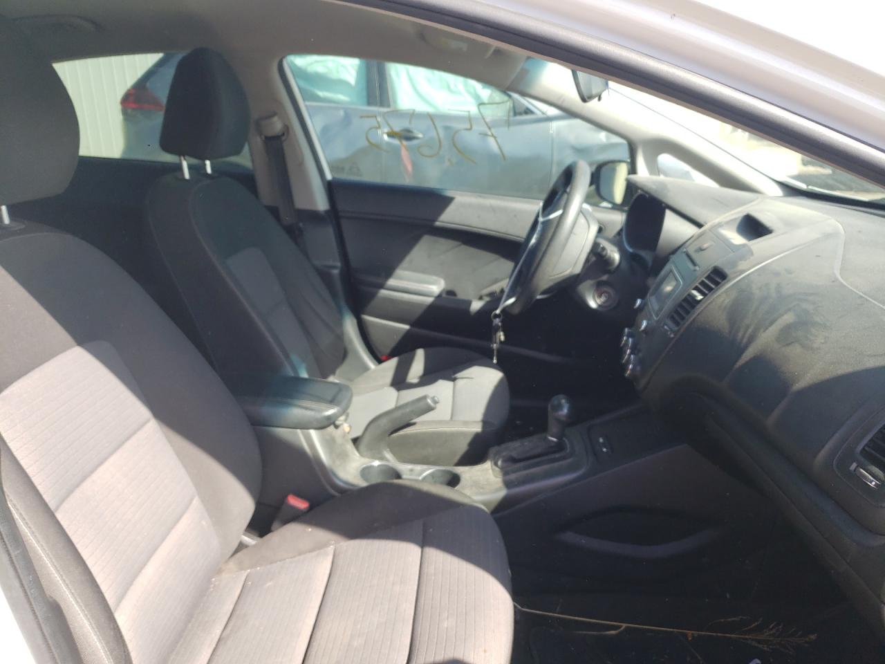 Photo 5 from auction – 2016 KIA FORTE LX with VIN KNAFX4A61G5516538