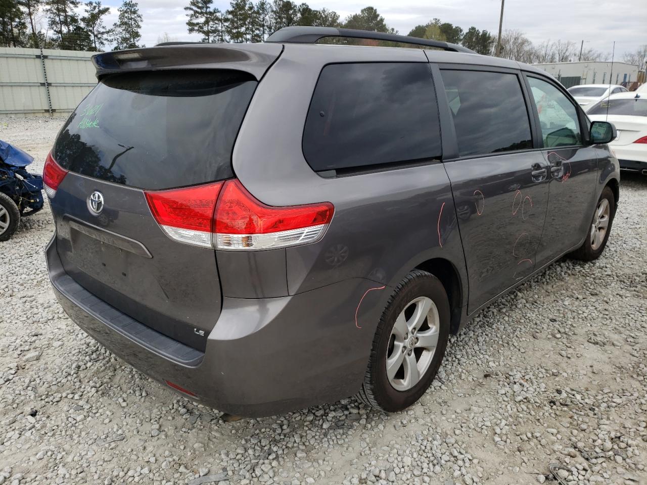 Photo 4 from auction – 2011 TOYOTA SIENNA LE with VIN 5TDKK3DC7BS152821