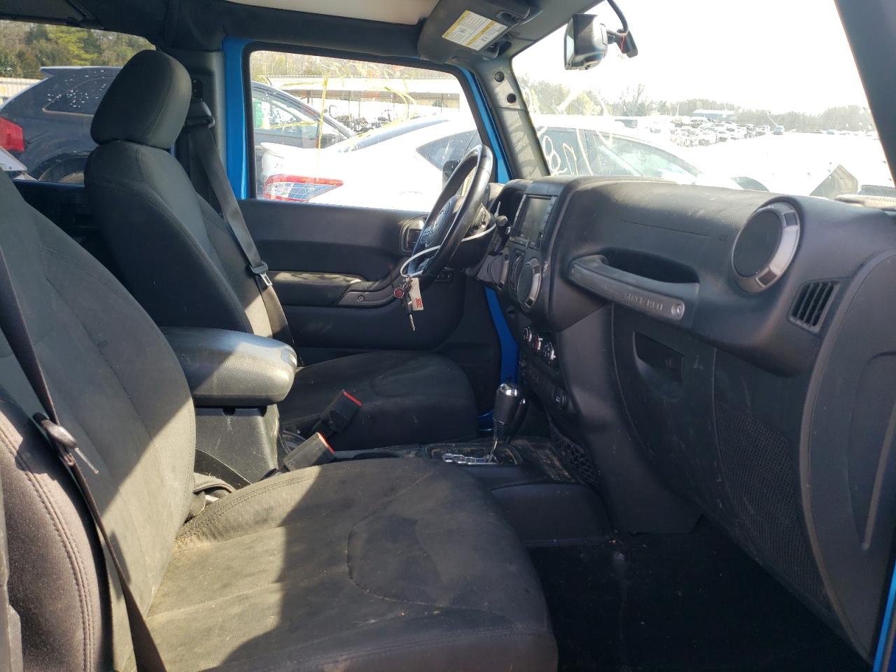 Photo 5 from auction – 2016 JEEP WRANGLER U with VIN 1C4BJWDG3GL302486