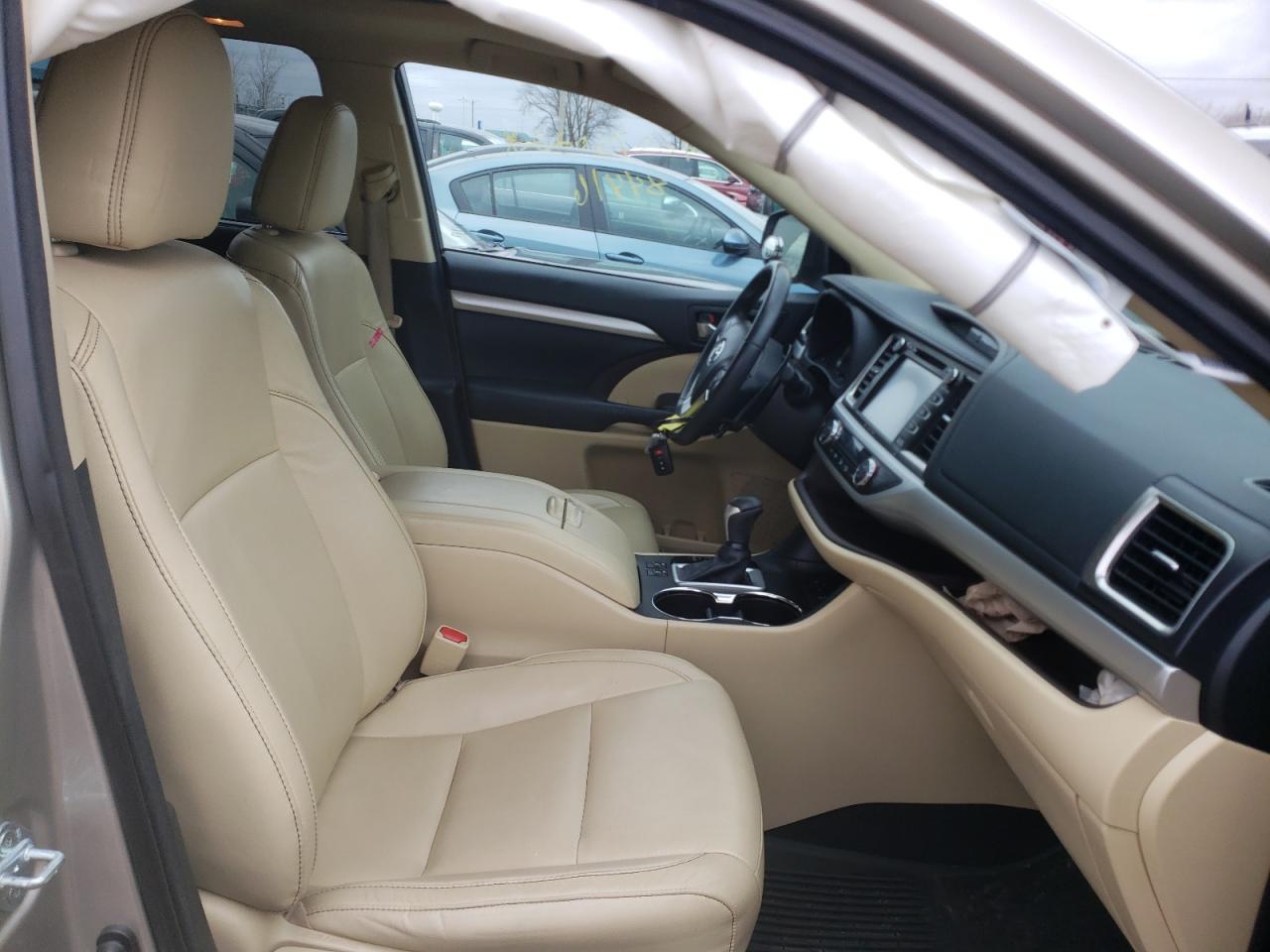 Photo 5 from auction – 2016 TOYOTA HIGHLANDER with VIN 5TDJKRFH0GS502224