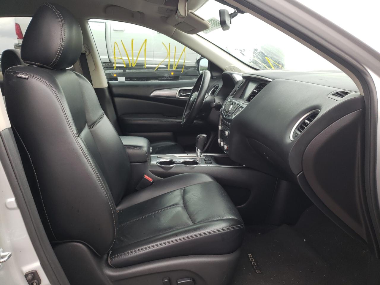 Photo 5 from auction – 2017 NISSAN PATHFINDER with VIN 5N1DR2MN6HC631978
