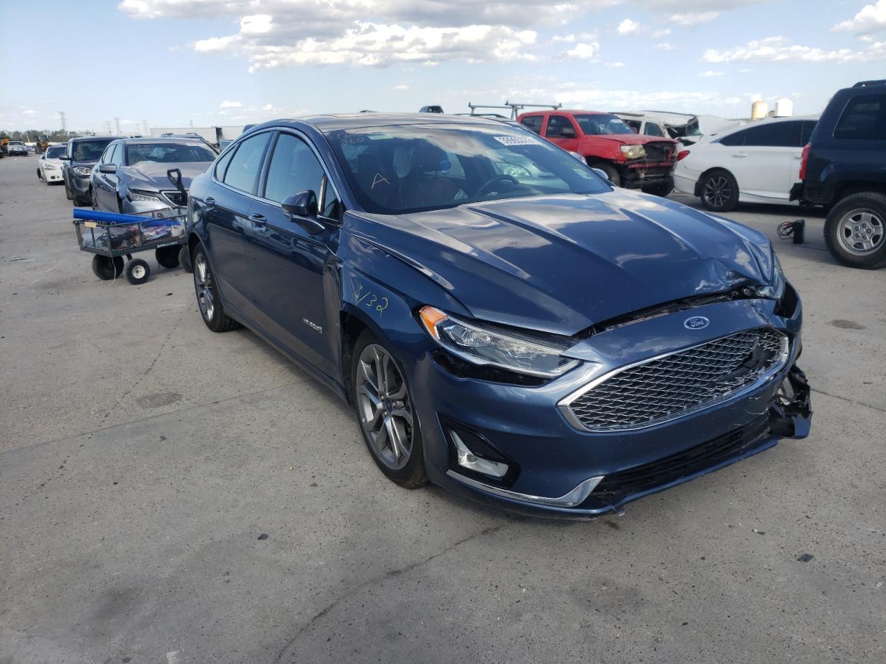 FORD FUSION TIT 2019 with VIN 3FA6P0RU3KR105216 - Photo from auction