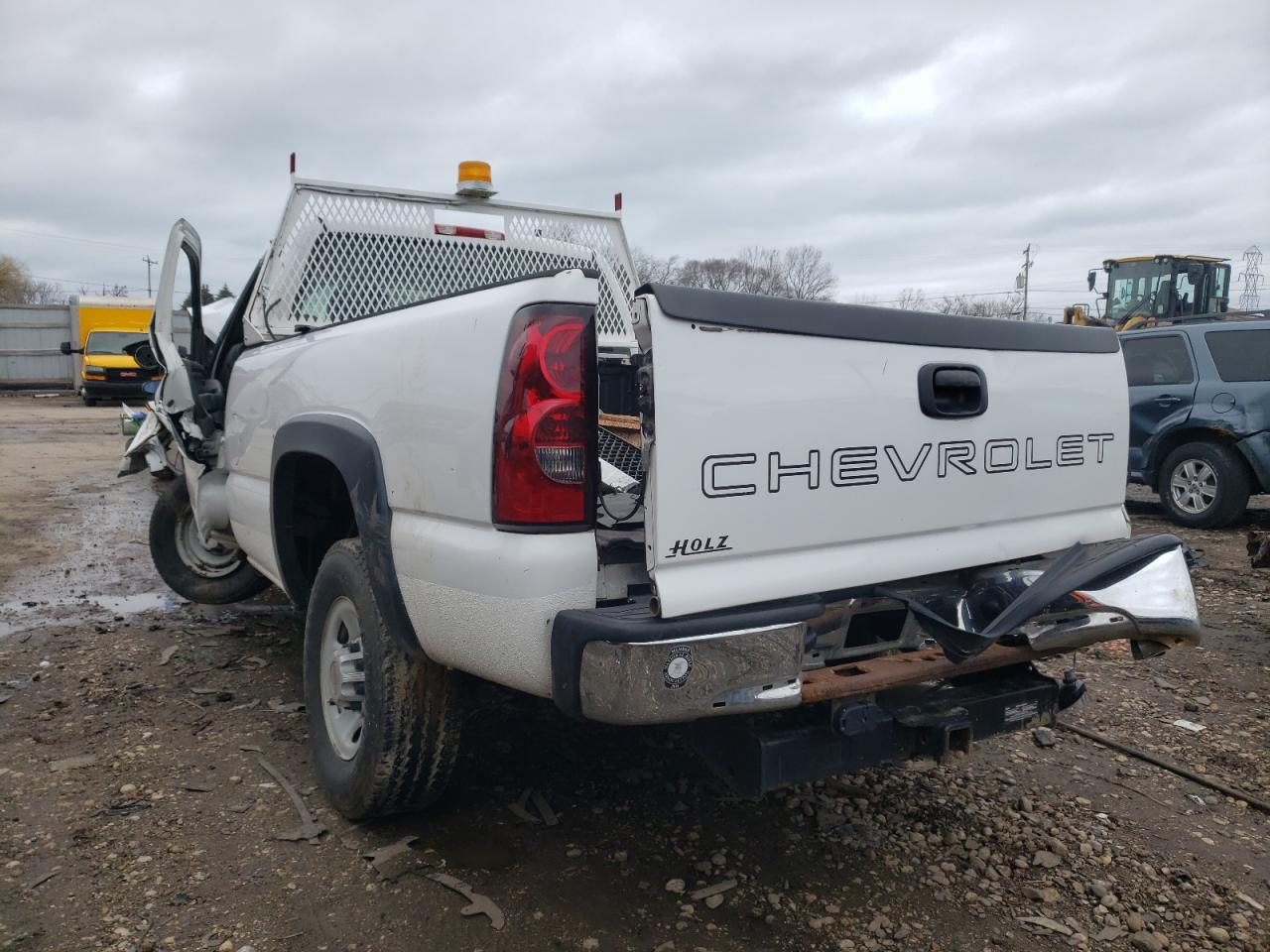 Фото 3 с аукциона – 2003 CHEVROLET SILVERADO с VIN 1GCHC24U33E324473