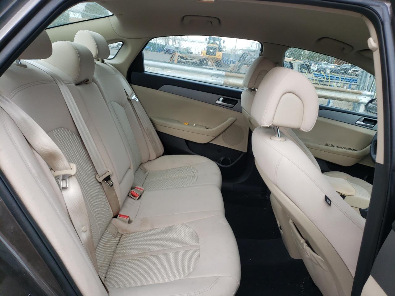 Photo 6 from auction – 2016 HYUNDAI SONATA SE with VIN 5NPE24AF2GH334831