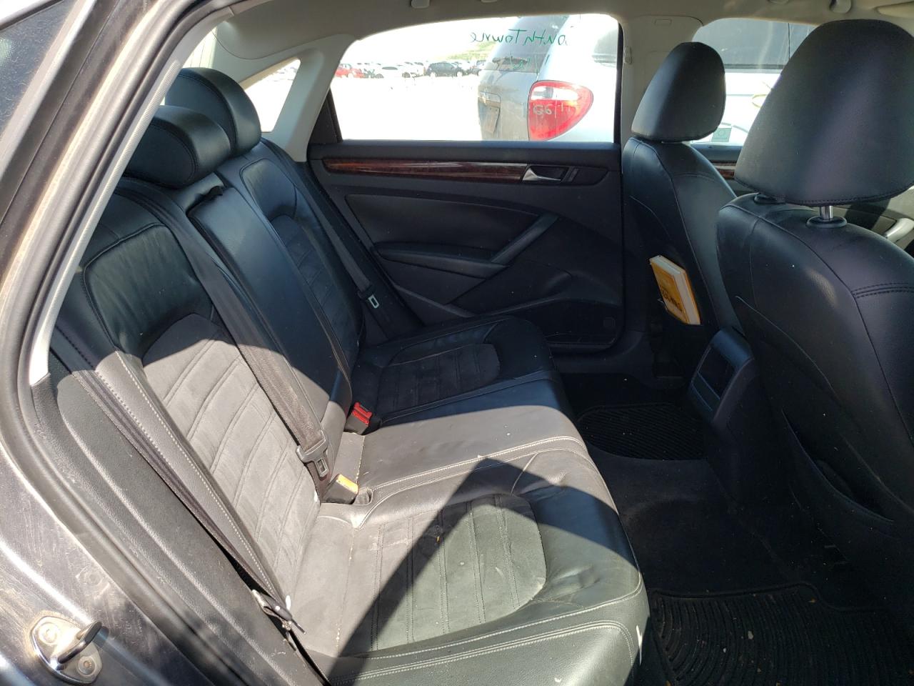 Photo 6 from auction – 2012 VOLKSWAGEN PASSAT SEL with VIN 1VWCN7A31CC101080