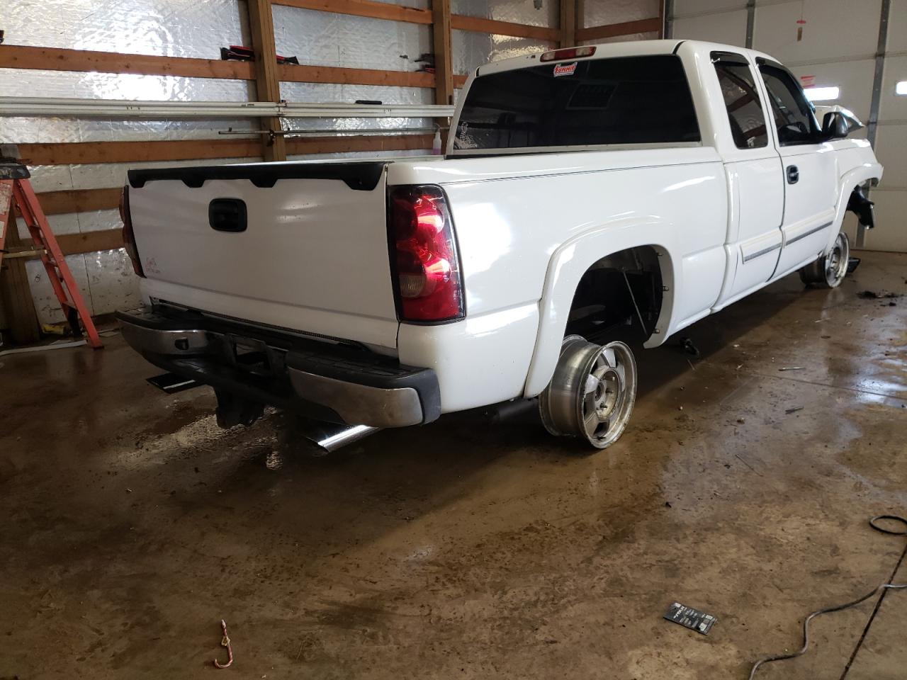 Photo 4 from auction – 2004 CHEVROLET SILVERADO with VIN 1GCEK19T14E270673