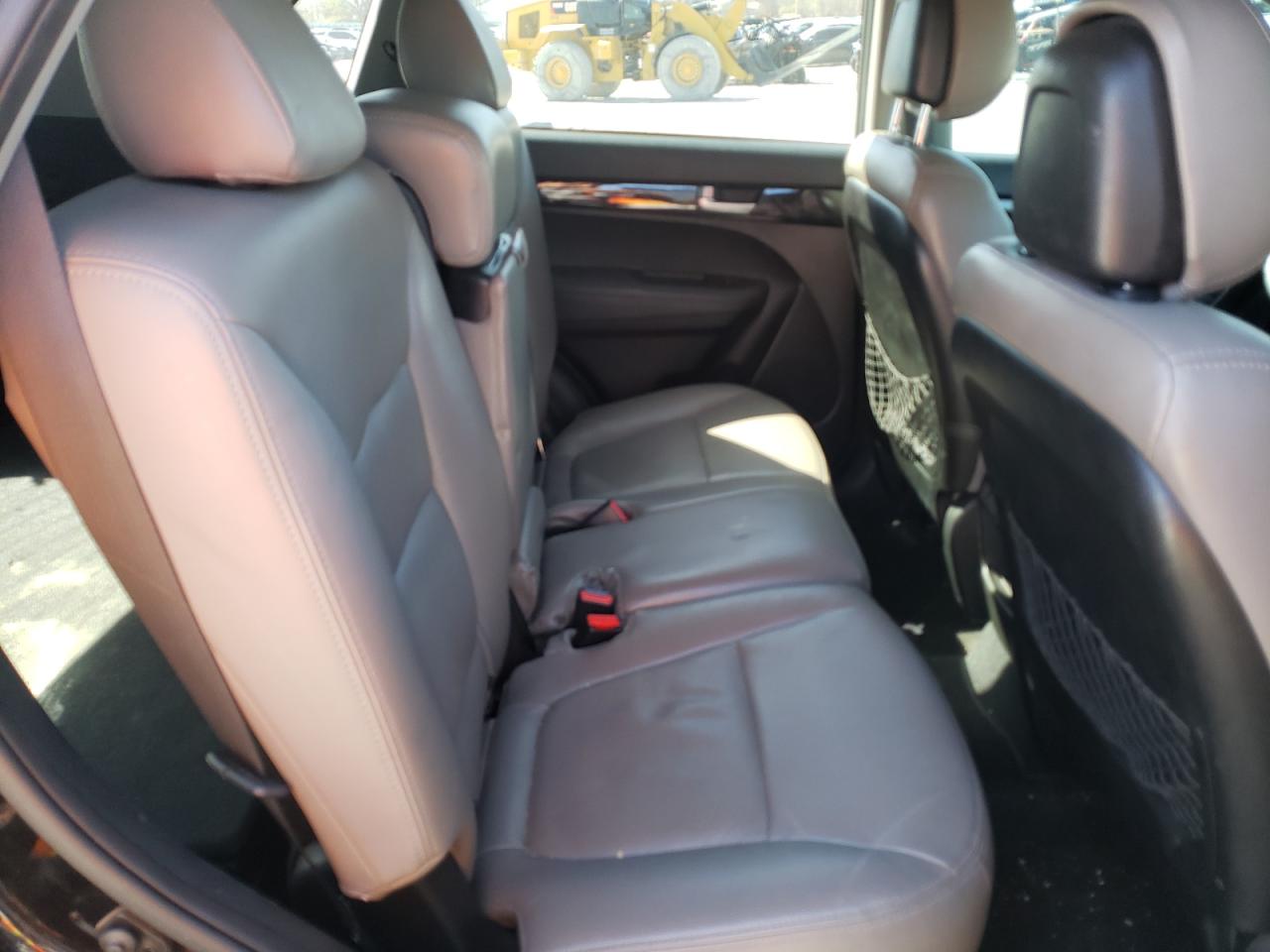 Photo 6 from auction – 2014 KIA SORENTO LX with VIN 5XYKT3A64EG477472