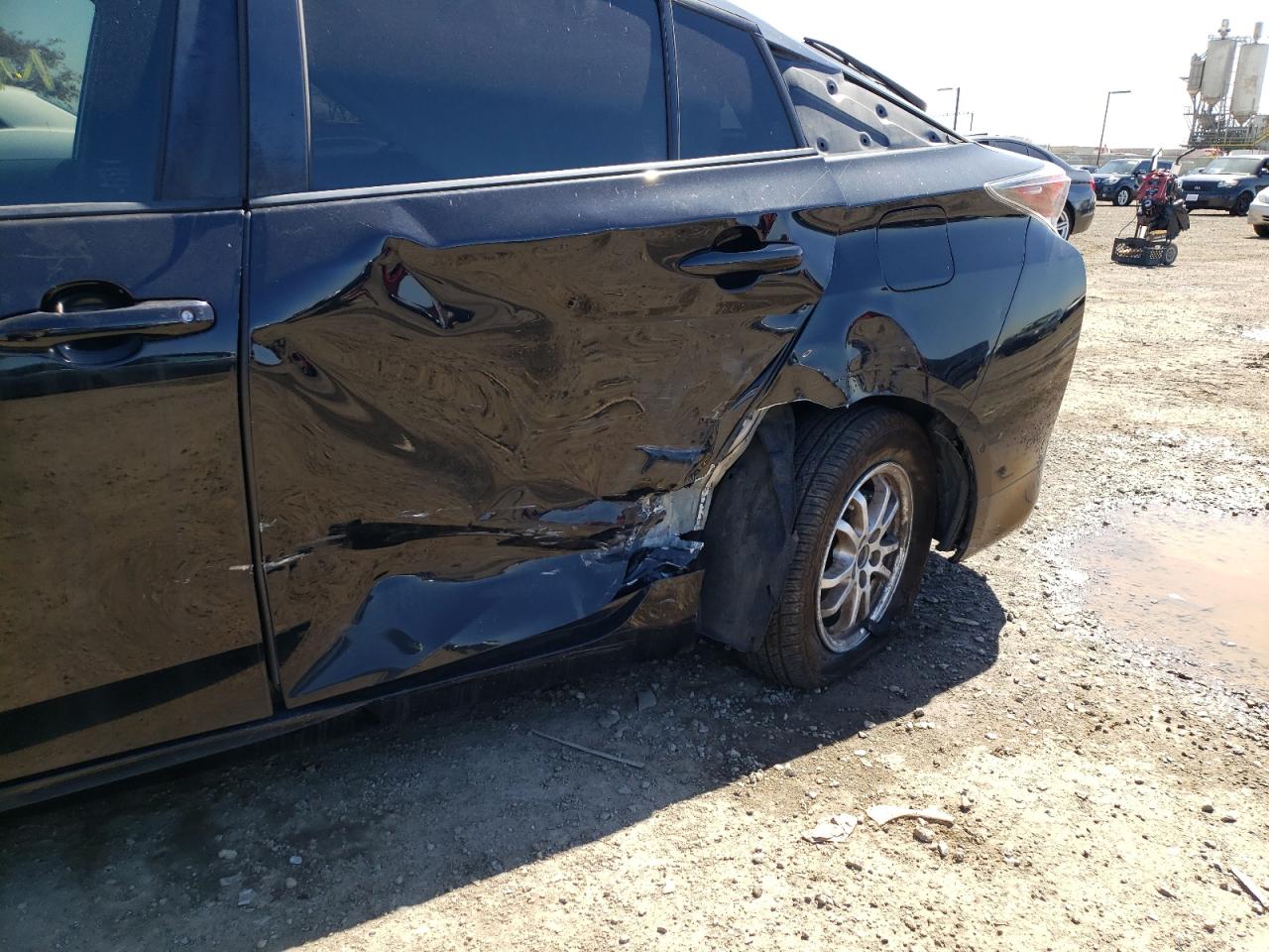 Photo 9 from auction – 2017 TOYOTA PRIUS with VIN JTDKARFU8H3053012