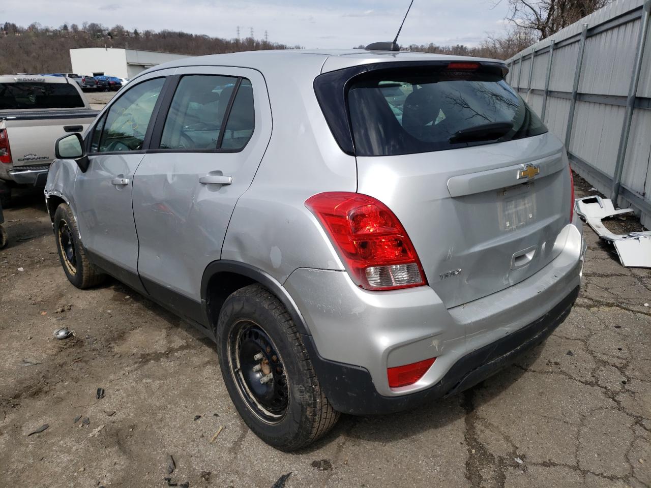 Photo 3 from auction – 2017 CHEVROLET TRAX LS with VIN 3GNCJKSBXHL182073