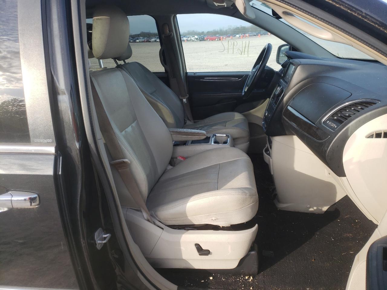 Photo 5 from auction – 2013 CHRYSLER TOWN & COU with VIN 2C4RC1CG3DR531881