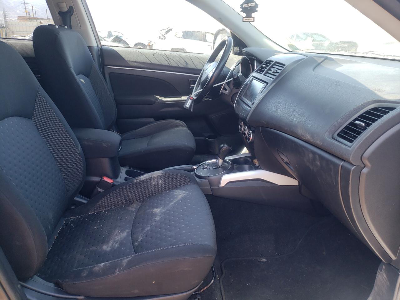Photo 5 from auction – 2011 MITSUBISHI OUTLANDER with VIN JA4AR4AU0BZ023838