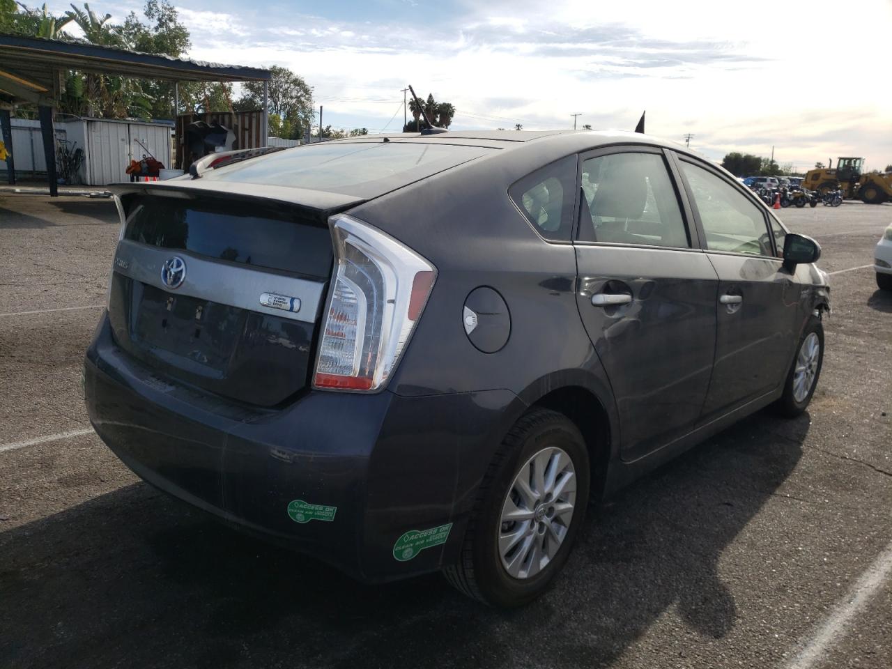 Photo 4 from auction – 2014 TOYOTA PRIUS PLUG with VIN JTDKN3DP0E3060532