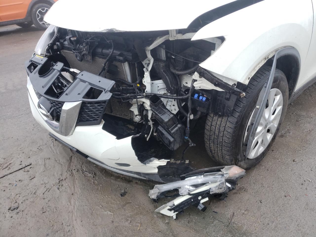 Photo 9 from auction – 2016 NISSAN ROGUE S with VIN KNMAT2MV1GP670557