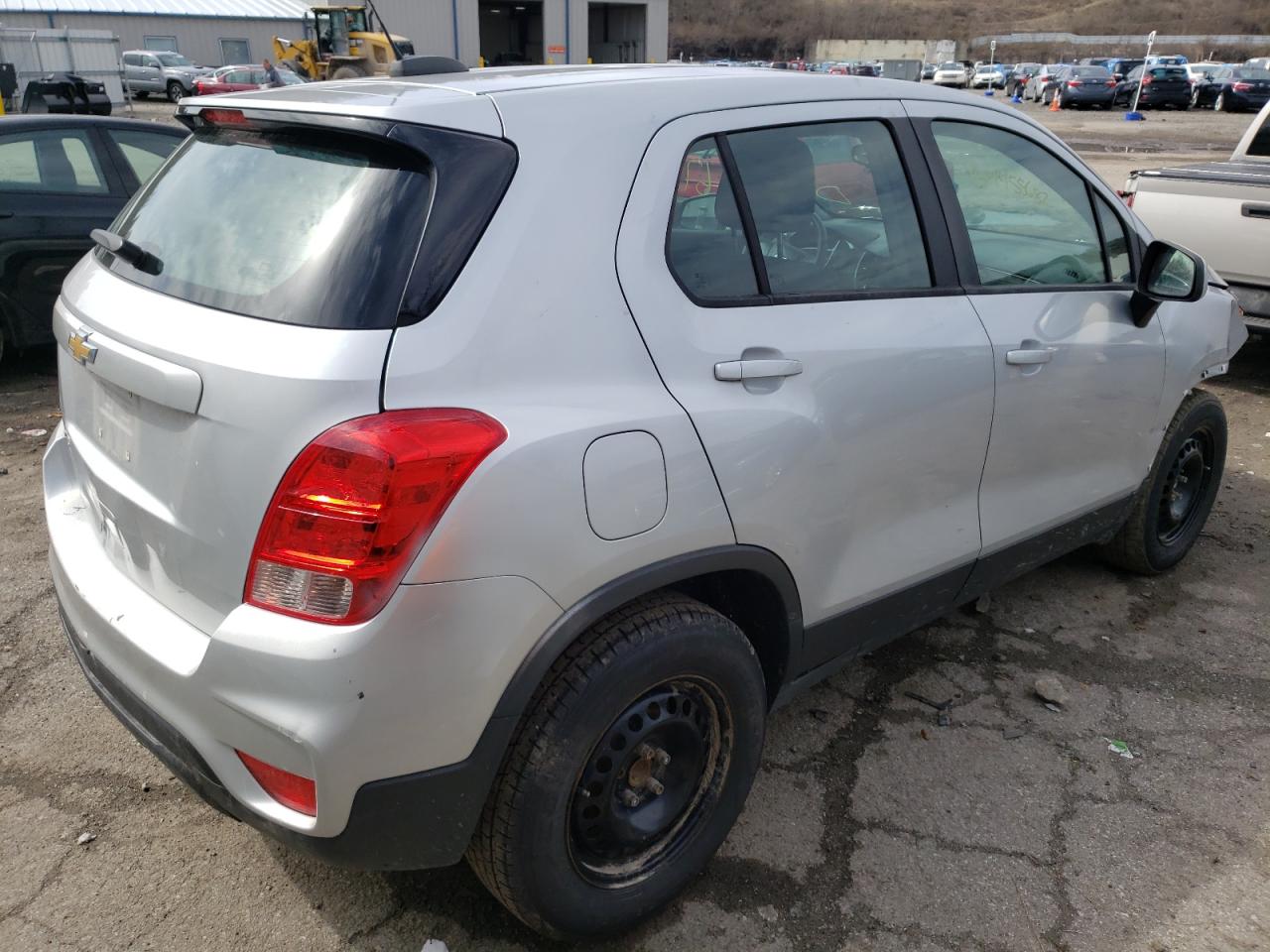 Photo 4 from auction – 2017 CHEVROLET TRAX LS with VIN 3GNCJKSBXHL182073