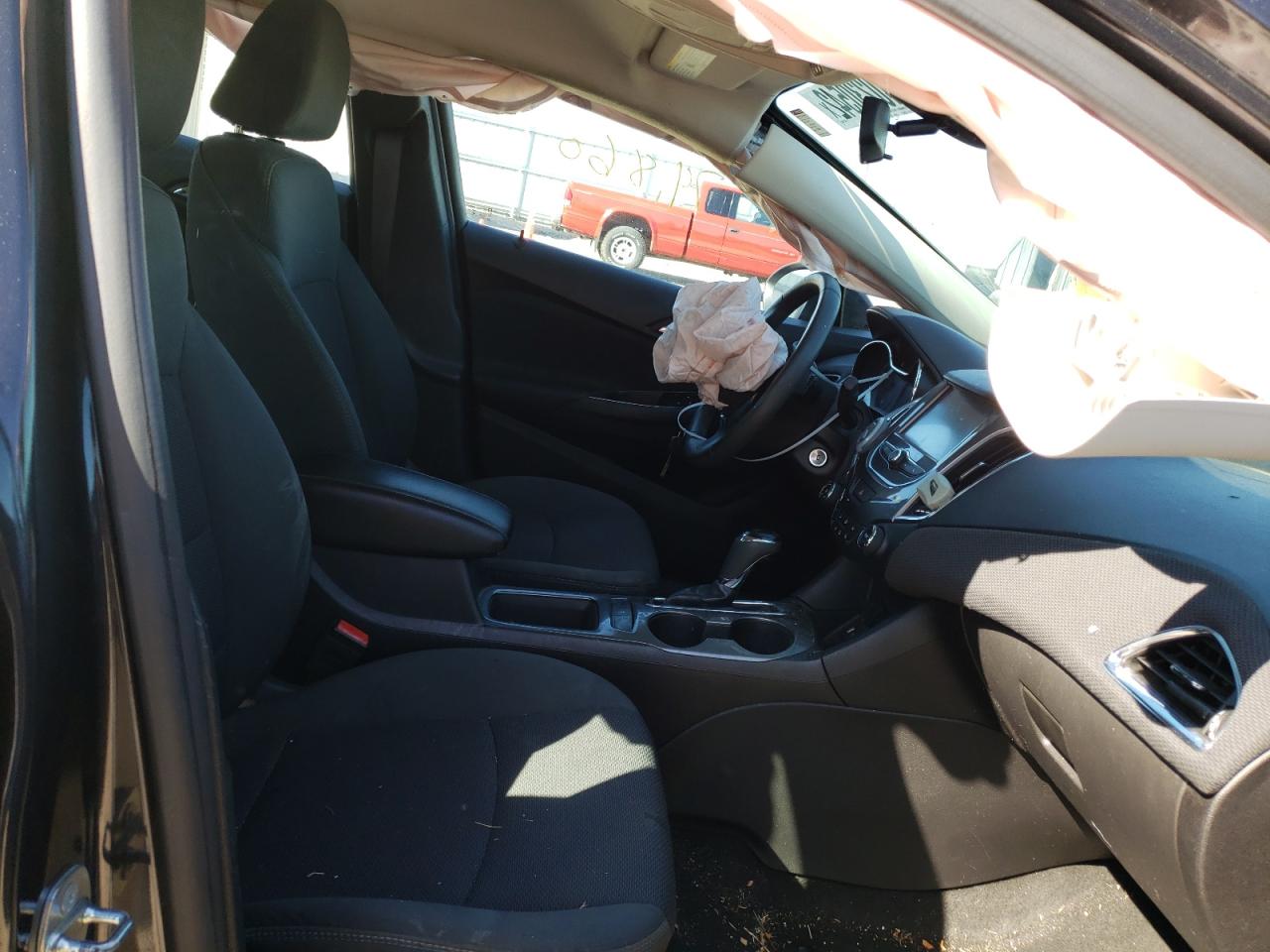 Photo 5 from auction – 2017 CHEVROLET CRUZE LT with VIN 1G1BE5SM1H7101034