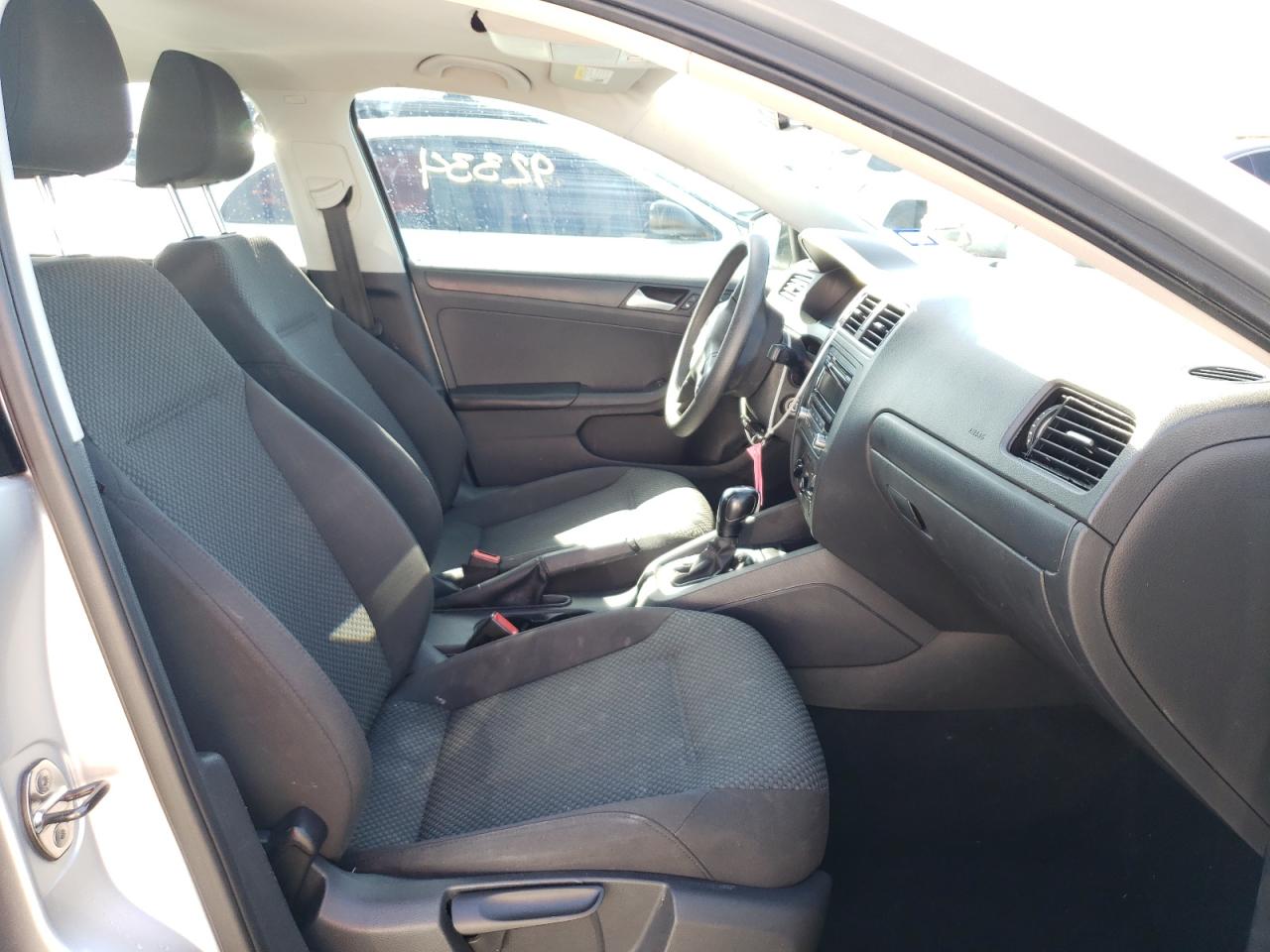 Photo 5 from auction – 2013 VOLKSWAGEN JETTA BASE with VIN 3VW2K7AJ8DM212504