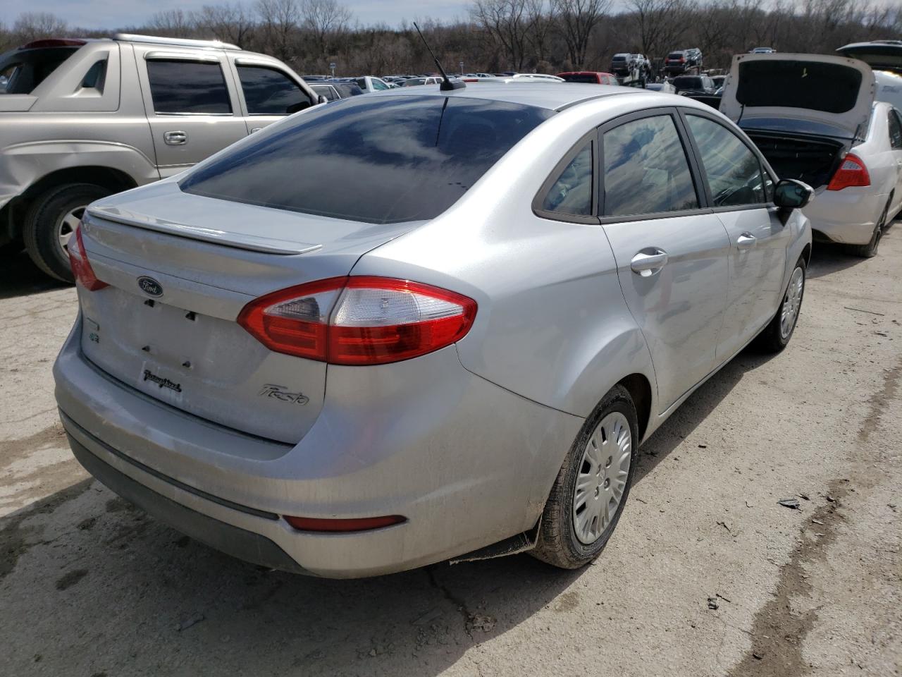 Photo 4 from auction – 2015 FORD FIESTA SE with VIN 3FADP4BE0FM145869