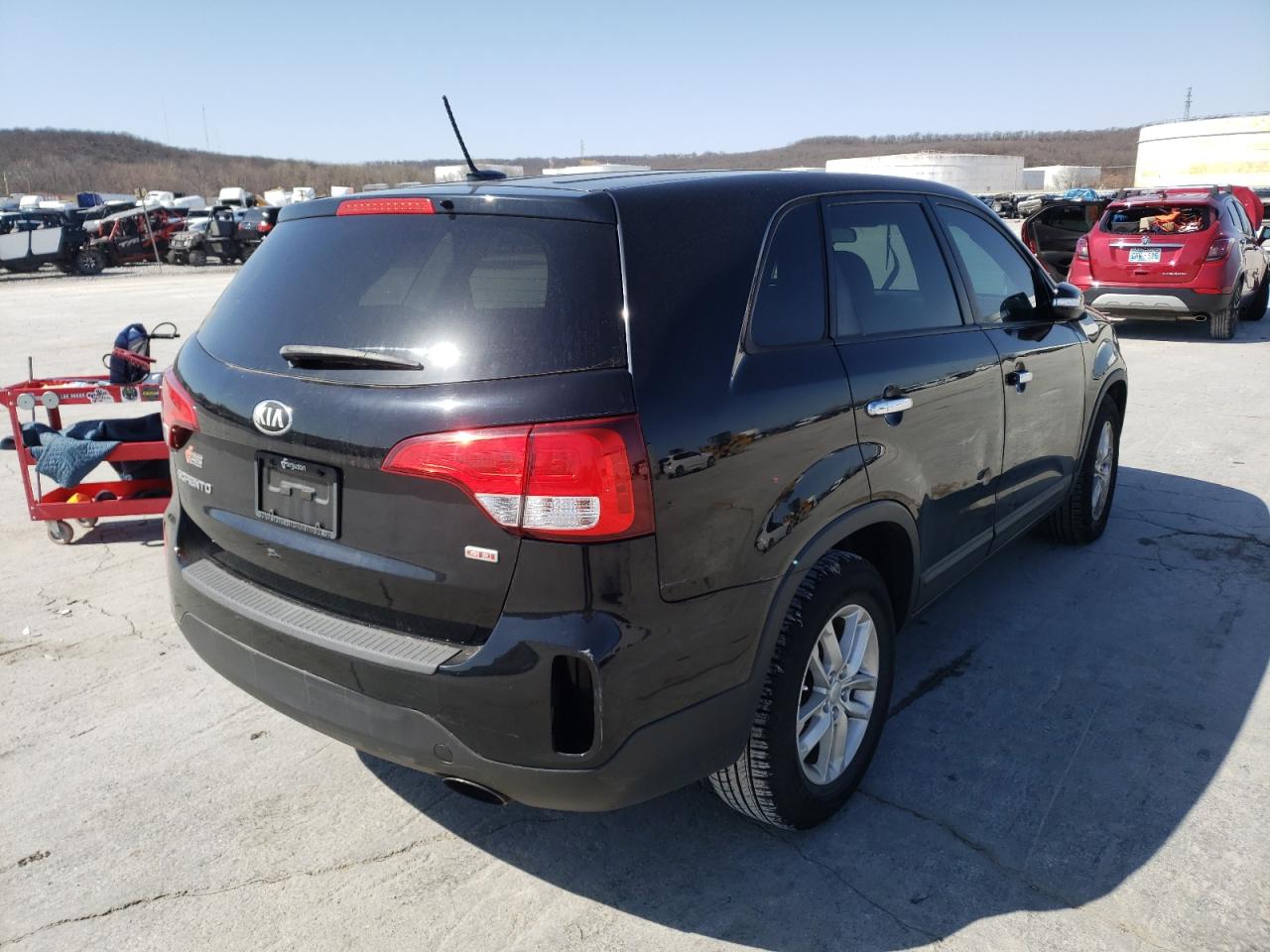 Photo 4 from auction – 2014 KIA SORENTO LX with VIN 5XYKT3A64EG477472