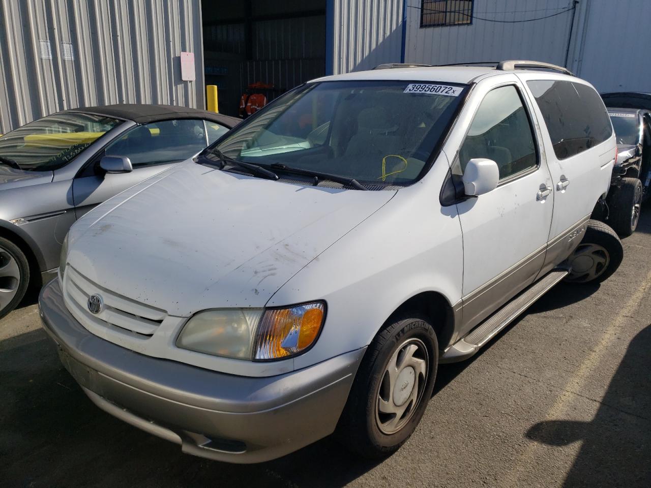 Photo 2 from auction – 2002 TOYOTA SIENNA LE with VIN 4T3ZF13C32U487310