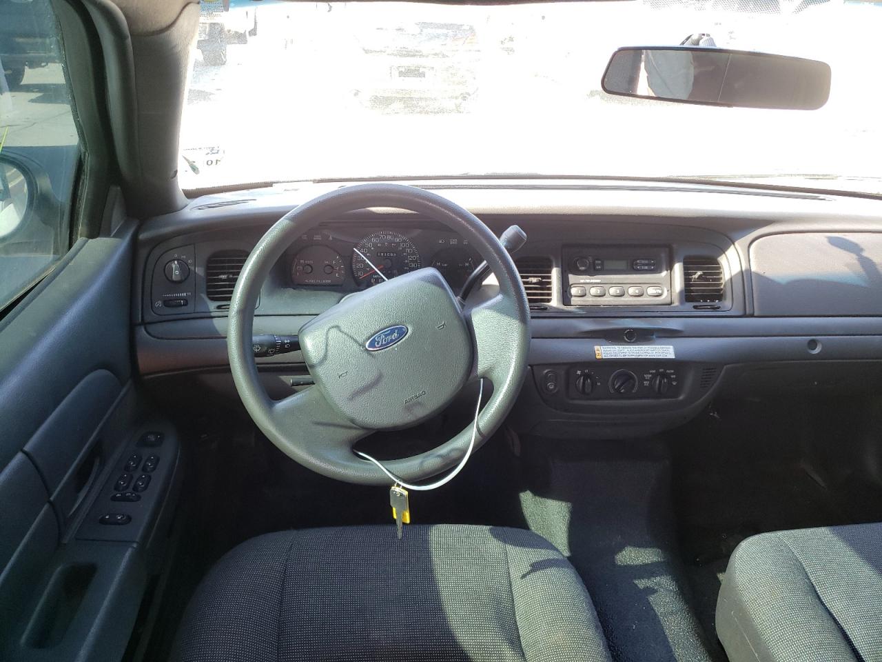 Photo 9 from auction – 2005 FORD CROWN VICT with VIN 2FAFP71WX5X159415