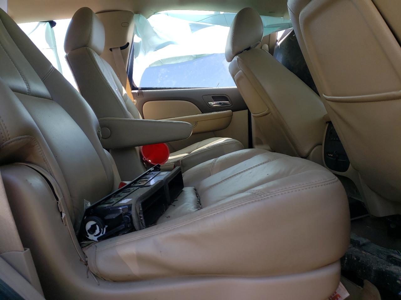 Photo 6 from auction – 2011 CHEVROLET TAHOE C150 with VIN 1GNSCBE01BR250986