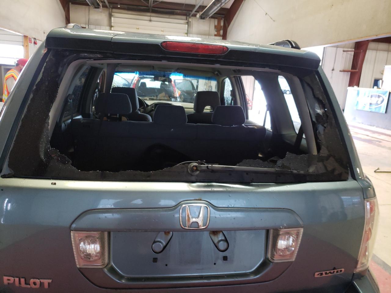 Photo 10 from auction – 2006 HONDA PILOT EX with VIN 2HKYF18426H532327