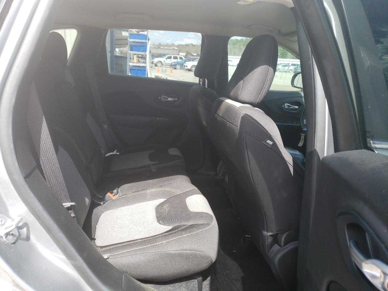 Photo 6 from auction – 2014 JEEP CHEROKEE L with VIN 1C4PJLCB3EW102469