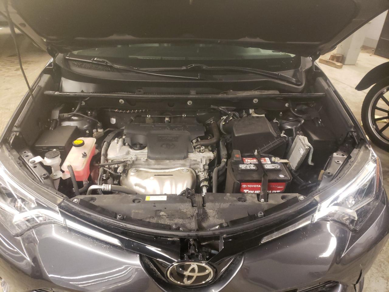 Photo 7 from auction – 2017 TOYOTA RAV4 LIMIT with VIN 2T3DFREV4HW564217