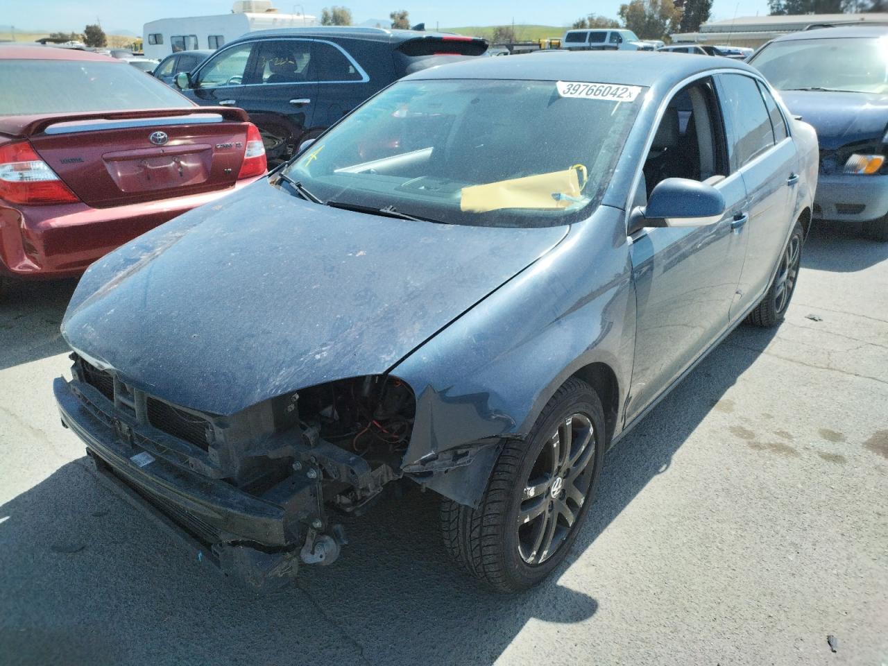 Photo 2 from auction – 2006 VOLKSWAGEN JETTA 2.5 with VIN 3VWSF71K36M638634