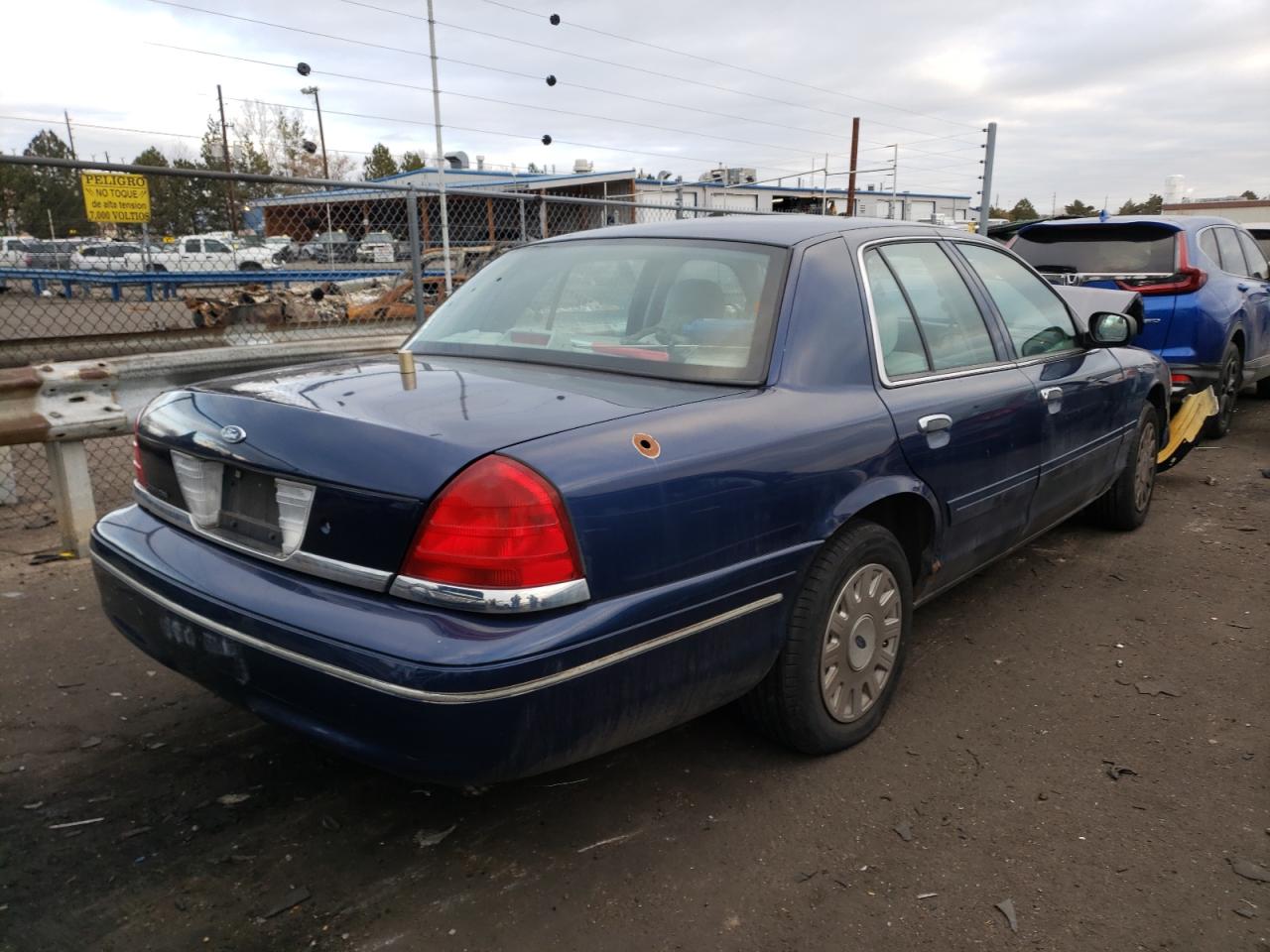 Photo 4 from auction – 2005 FORD CROWN VICT with VIN 2FAFP71W85X113601
