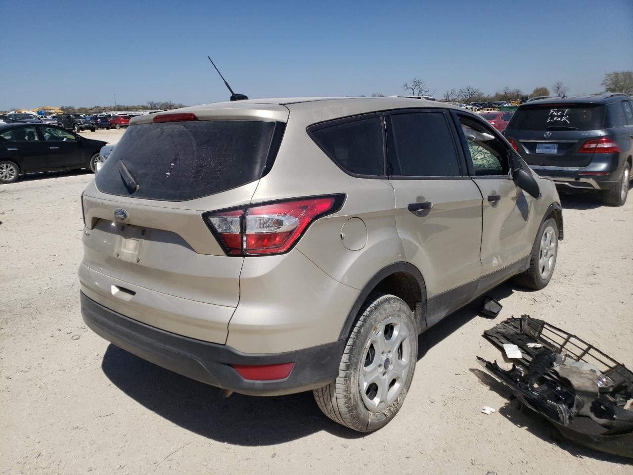 صورة رقم 4 من المزاد - 2018 FORD ESCAPE S مع VIN 1FMCU0F73JUC86180