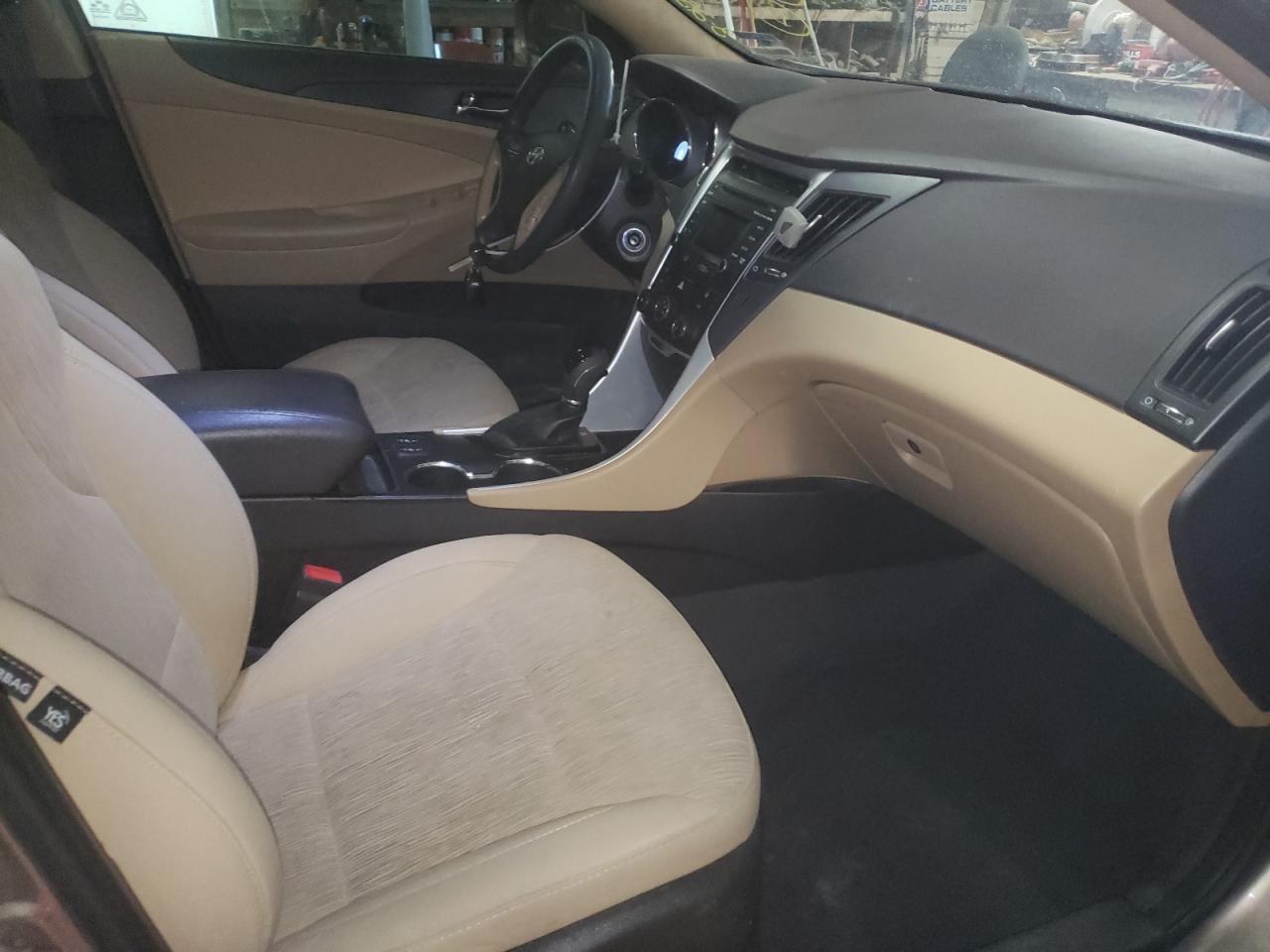 Photo 5 from auction – 2014 HYUNDAI SONATA GLS with VIN 5NPEB4AC8EH850663