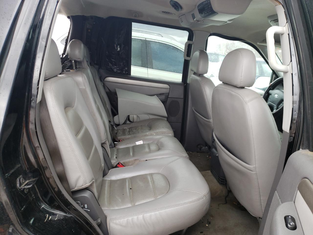 Photo 6 from auction – 2004 FORD EXPLORER with VIN 1FMZU83W04ZA40165