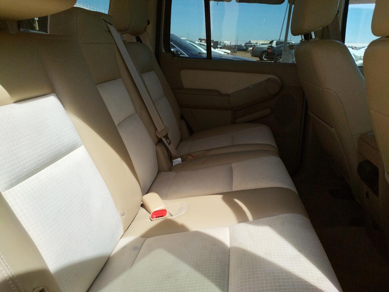 Photo 6 from auction – 2008 MERCURY MOUNTAINEE with VIN 4M2EU38E58UJ02114