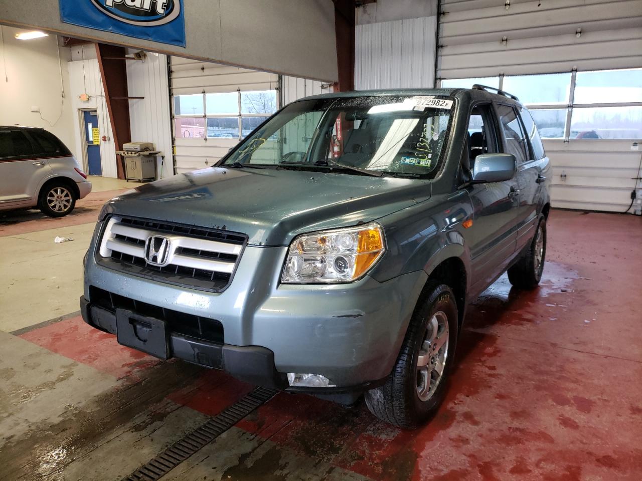 Photo 2 from auction – 2006 HONDA PILOT EX with VIN 2HKYF18426H532327