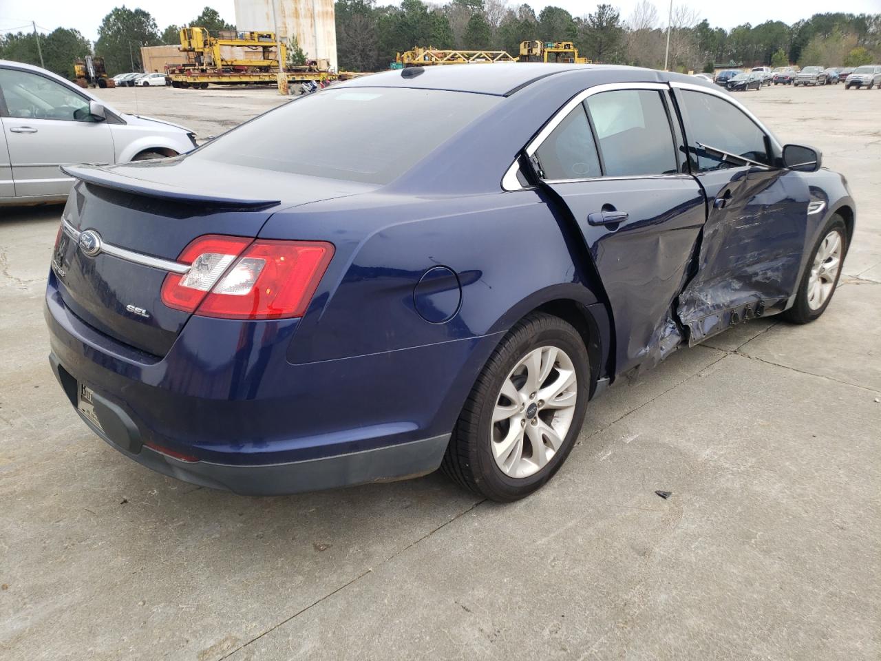 Photo 4 from auction – 2011 FORD TAURUS SEL with VIN 1FAHP2EW3BG117806