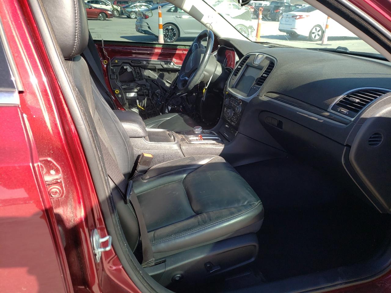 Photo 5 from auction – 2017 CHRYSLER 300 LIMITE with VIN 2C3CCAAG8HH612738