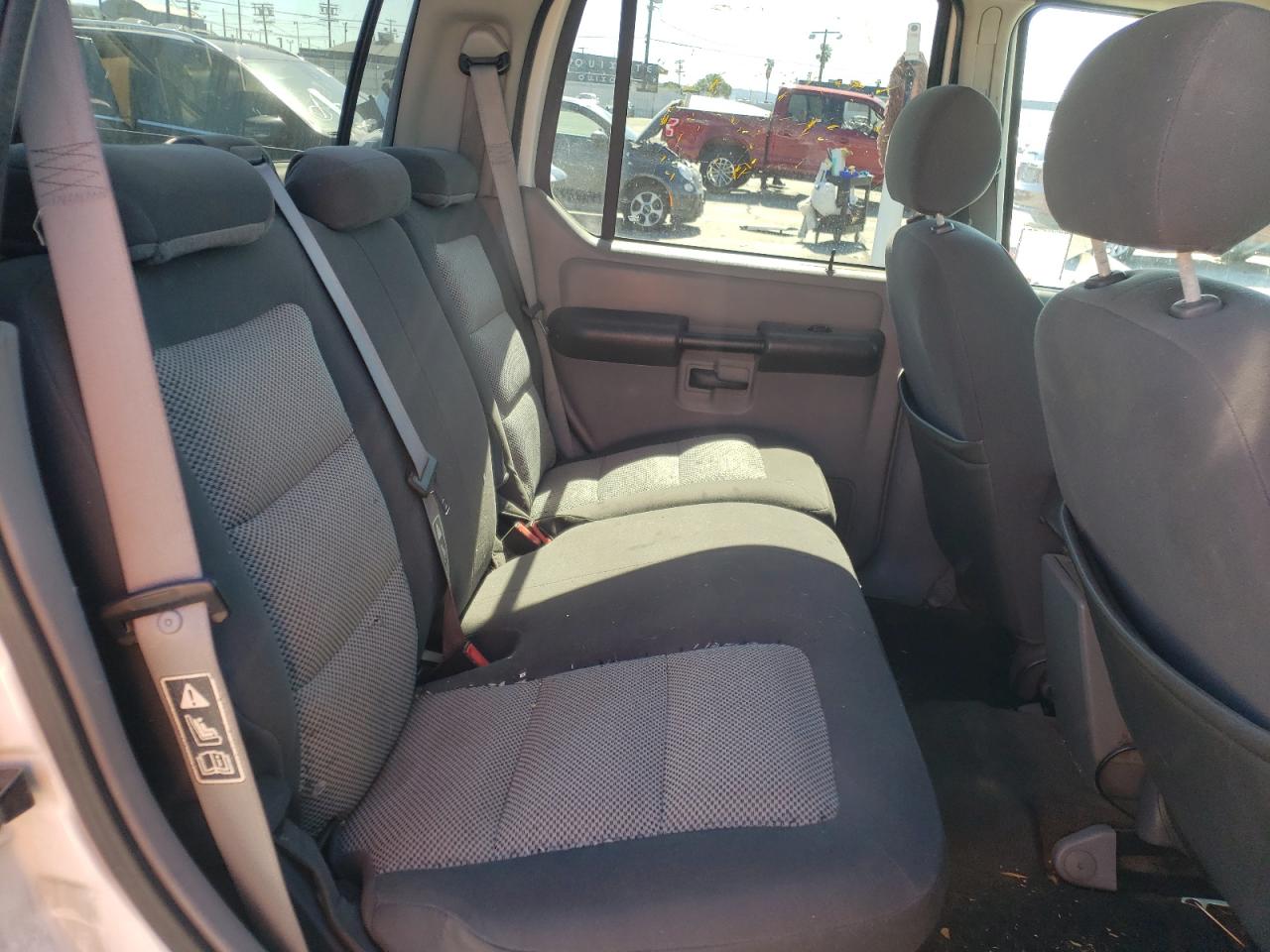 Photo 6 from auction – 2003 FORD EXPLORER S with VIN 1FMZU67E53UB91102