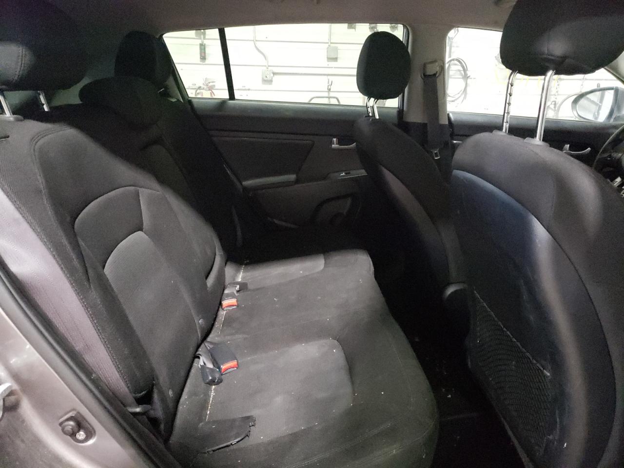 Photo 6 from auction – 2011 KIA SPORTAGE L with VIN KNDPBCA25B7073059